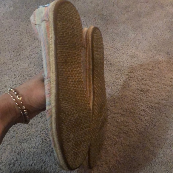 TOMS rainbow pattern size 6 - Picture 3 of 4